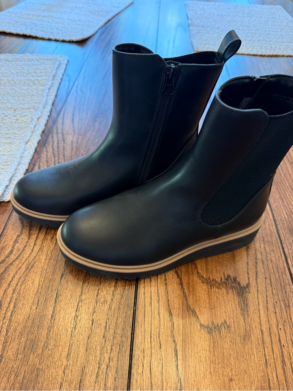 art class Black Chelsea-Style Kids Boots with Tan Trim